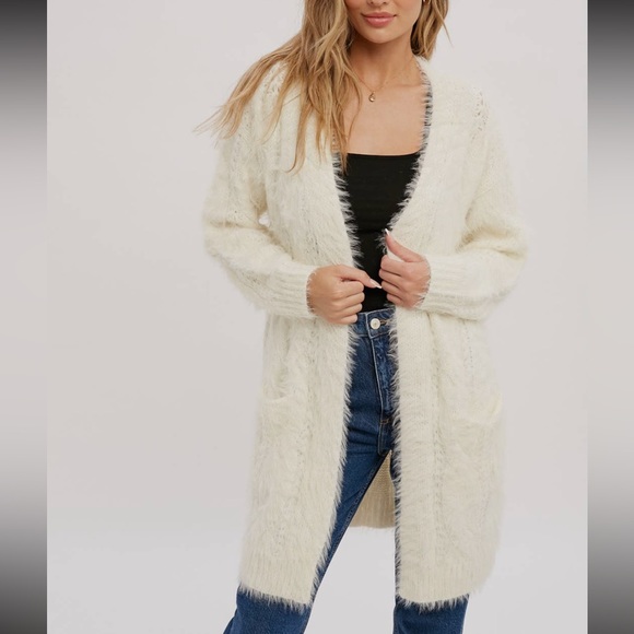 Cozy, fuzzy, white cable knit soft long sleeve open front cardigan sweater - Picture 3 of 11